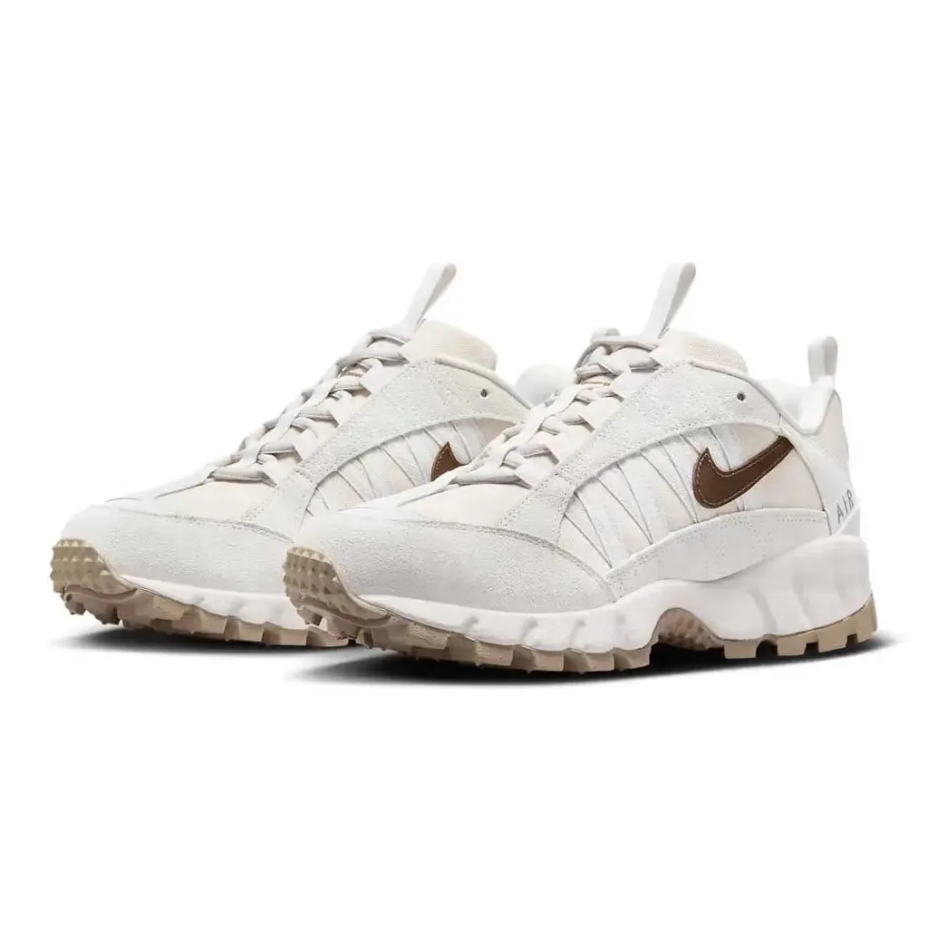 NIKE AIR HUMARA SE FUTURE MOTION LIGHT OREWOOD BROWNS (WOMEN'S)