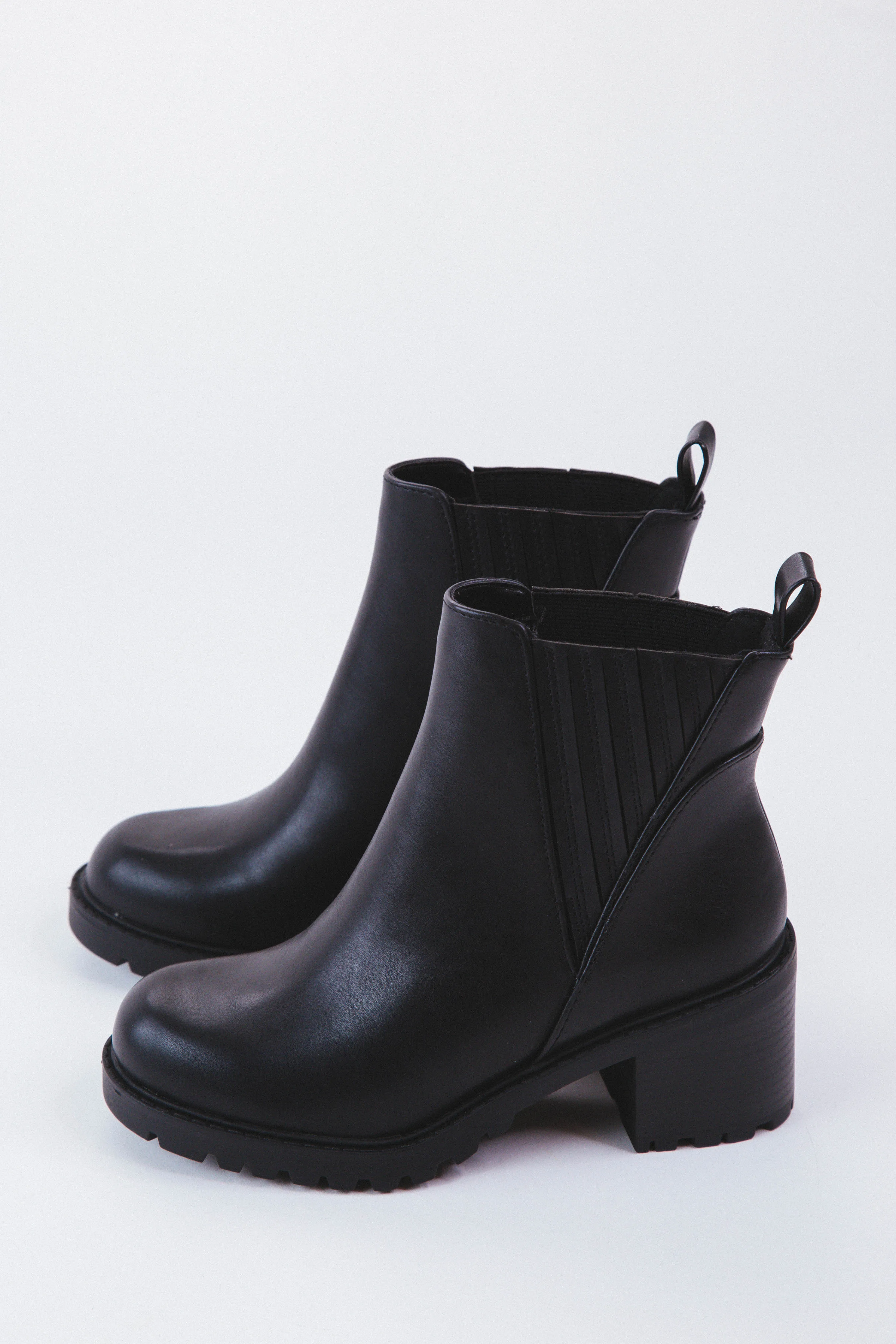 Wisely Lug Sole Chelsea Boot, All Black